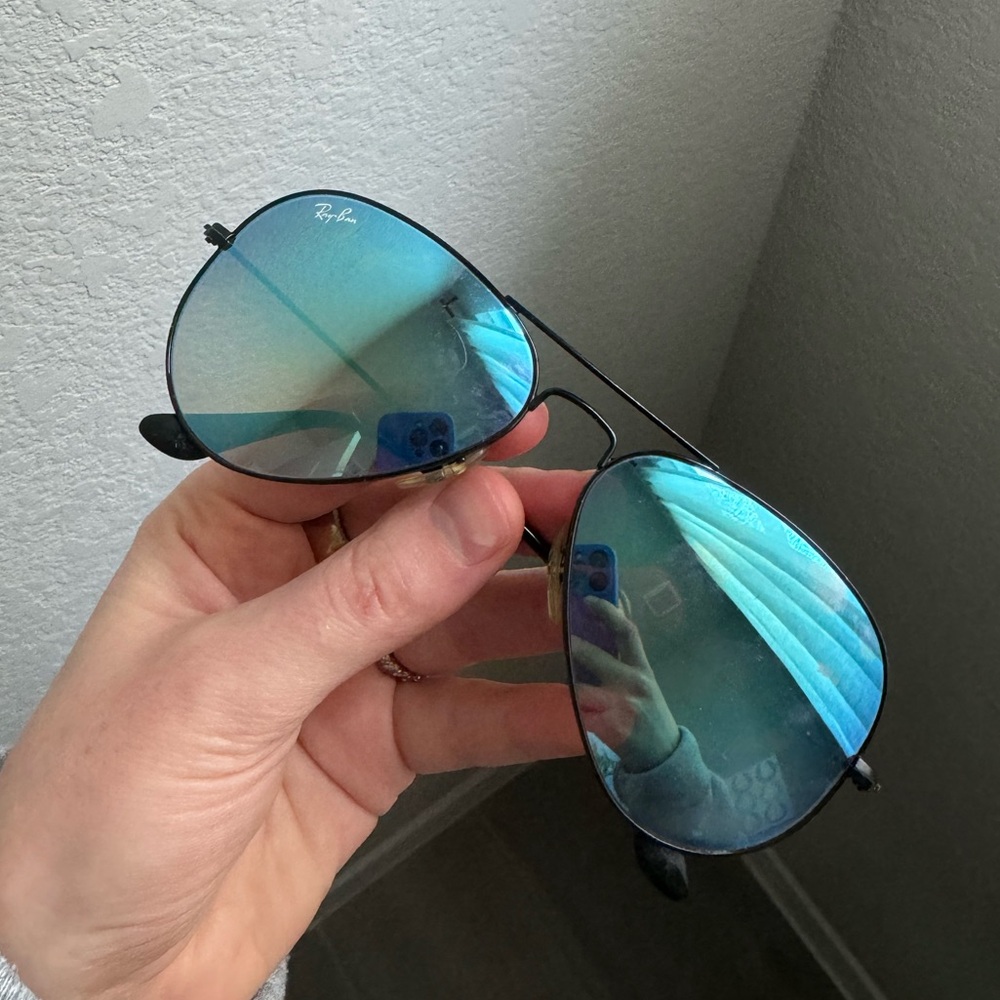Ray-Ban Aviator Sunglasses with Teal Lenses
